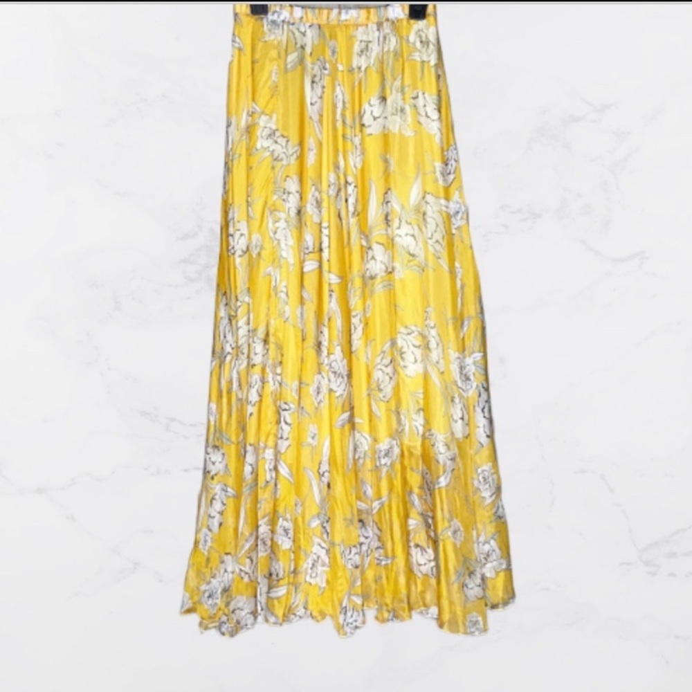 🔥🔥 Chicwish Floral Pattern Skirt